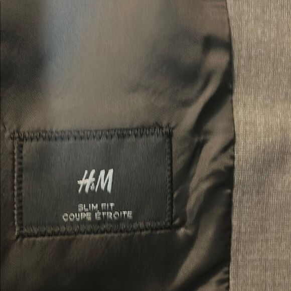 H&M Gray Classic V-Neck Vest with Adjustable Strap - Picture 2 of 6